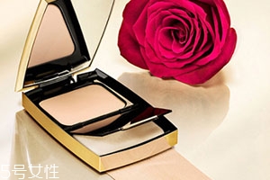 dior迪奧和蘭蔻粉餅?zāi)膫€好？