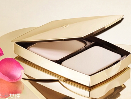 dior迪奧和蘭蔻粉餅?zāi)膫€好？