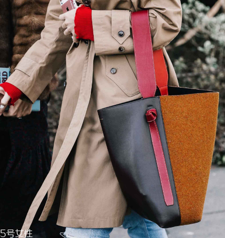 celine在哪個國家買最便宜？明星們的街拍新寵