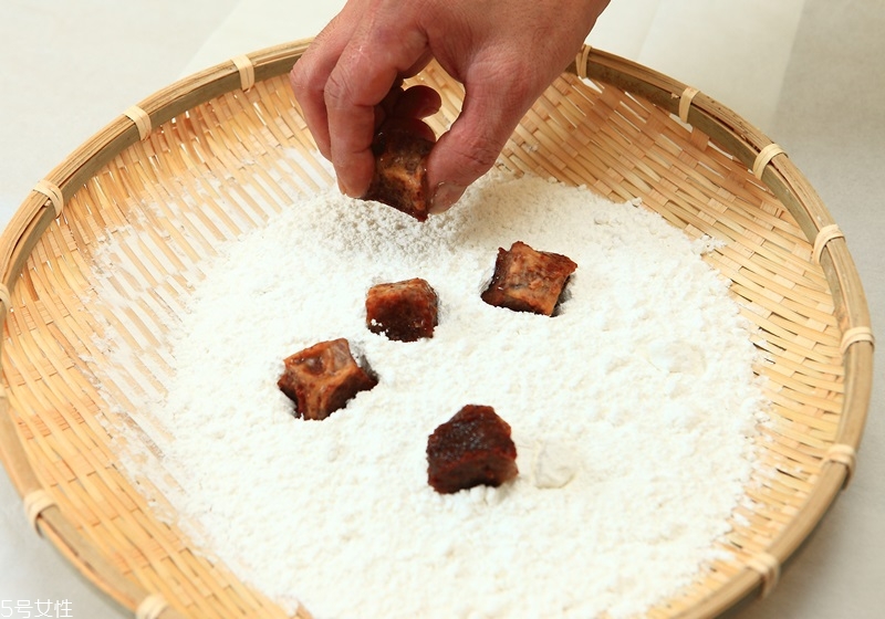 煮湯圓是冷水下鍋還是熱水下鍋好 煮湯圓是冷水下鍋還是熱水下鍋好