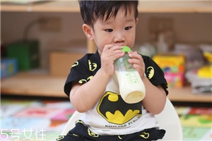 水解奶粉和普通奶粉的區(qū)別 奶粉迷思全解析 水解奶粉和普通奶粉的區(qū)別 奶粉迷思全解析