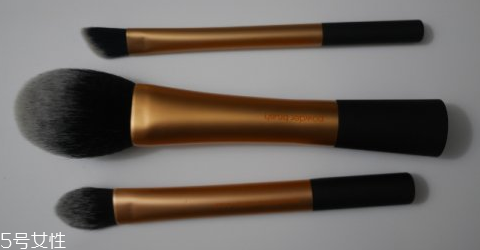 散粉刷什么毛的材質好 散粉刷這樣蘸取散粉 散粉刷什么毛的材質好 散粉刷這樣蘸取散粉