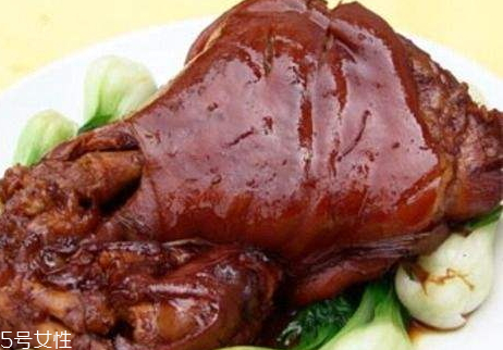 醬肘子用前肘還是后肘 前肘肥而不膩 醬肘子用前肘還是后肘 前肘肥而不膩