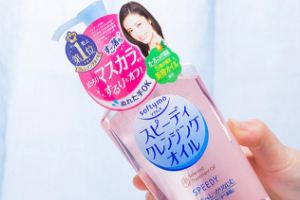 高絲卸妝油敏感肌能用嗎？不建議使用