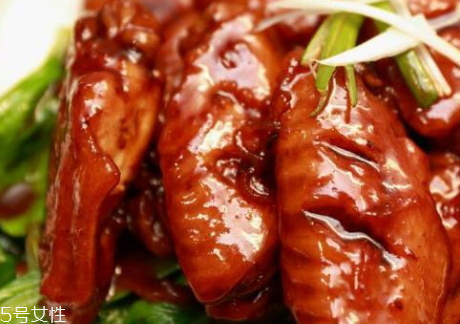 可樂(lè)雞翅為什么粘鍋 油溫沒(méi)有掌握好