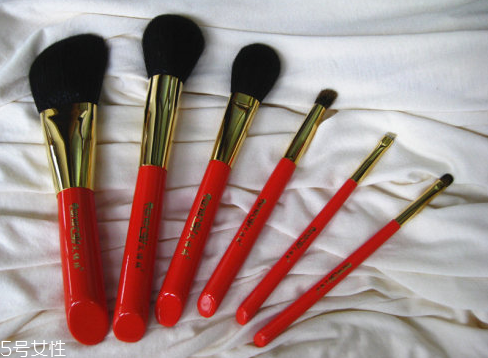 艾諾琪和受受狼化妝刷哪家好 化妝刷使底妝與肌膚更加貼合 艾諾琪和受受狼化妝刷哪家好 化妝刷使底妝與肌膚更加貼合