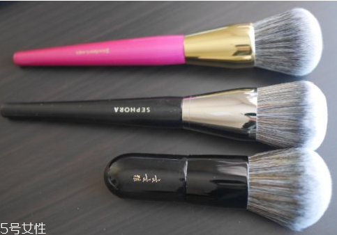 散粉刷什么毛的材質好 散粉刷這樣蘸取散粉 散粉刷什么毛的材質好 散粉刷這樣蘸取散粉