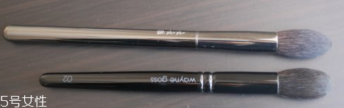 散粉刷什么毛的材質好 散粉刷這樣蘸取散粉 散粉刷什么毛的材質好 散粉刷這樣蘸取散粉