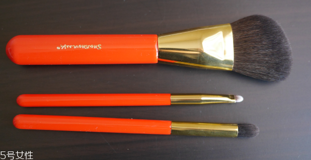 散粉刷什么毛的材質好 散粉刷這樣蘸取散粉 散粉刷什么毛的材質好 散粉刷這樣蘸取散粉