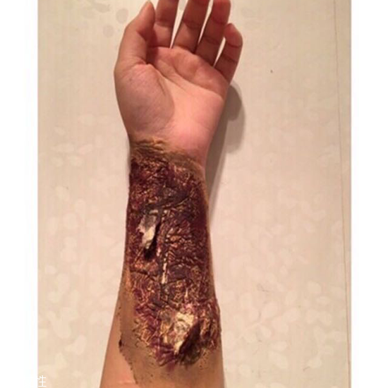 怎么在手上畫流血傷口 受傷妝具體步驟 怎么在手上畫流血傷口 受傷妝具體步驟