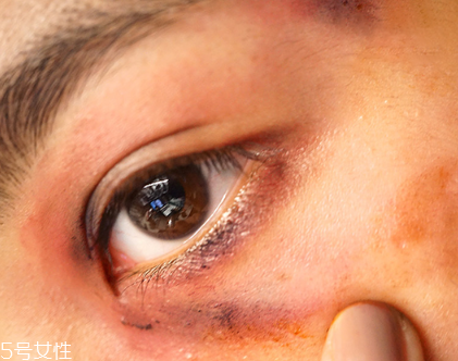 怎么在手上畫流血傷口 受傷妝具體步驟 怎么在手上畫流血傷口 受傷妝具體步驟