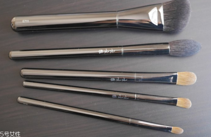 散粉刷什么毛的材質好 散粉刷這樣蘸取散粉 散粉刷什么毛的材質好 散粉刷這樣蘸取散粉