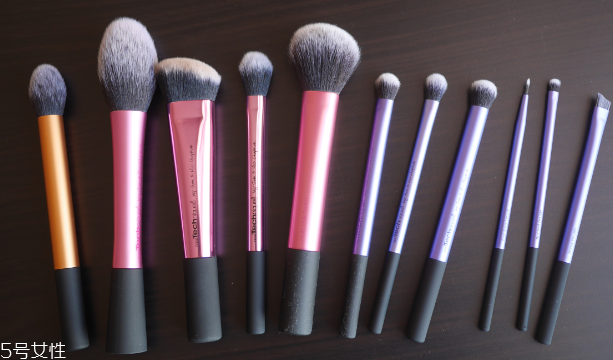 散粉刷什么毛的材質好 散粉刷這樣蘸取散粉 散粉刷什么毛的材質好 散粉刷這樣蘸取散粉