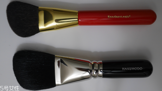 散粉刷什么毛的材質好 散粉刷這樣蘸取散粉 散粉刷什么毛的材質好 散粉刷這樣蘸取散粉