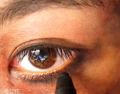 怎么在手上畫流血傷口 受傷妝具體步驟 怎么在手上畫流血傷口 受傷妝具體步驟