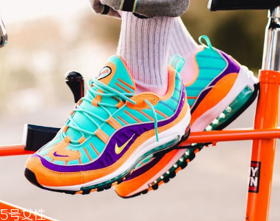 運(yùn)動(dòng)鞋白邊變黃怎么辦？運(yùn)動(dòng)鞋鞋邊清洗小妙招