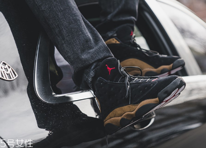 運動鞋鞋邊破了怎么辦？巧妙修補不浪費