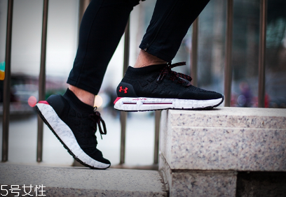 運動鞋穿41皮鞋穿多大？運動鞋比皮鞋大半碼