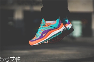 運動鞋穿41皮鞋穿多大？運動鞋比皮鞋大半碼