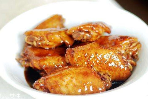 可樂(lè)雞翅可樂(lè)和醬油的比例 比例是3:1 可樂(lè)雞翅可樂(lè)和醬油的比例 比例是3:1