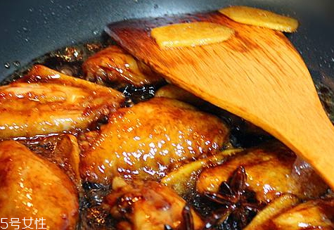 可樂(lè)雞翅可樂(lè)和醬油的比例 比例是3:1 可樂(lè)雞翅可樂(lè)和醬油的比例 比例是3:1