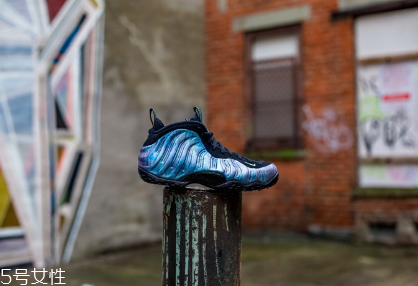 運(yùn)動鞋比板鞋大一碼嗎？按正常尺碼購買