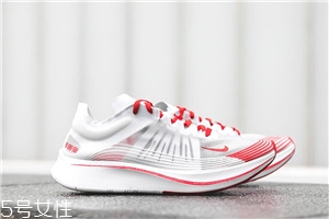 運(yùn)動鞋比板鞋大一碼嗎？按正常尺碼購買