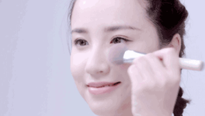 黃皮用什么顏色的腮紅？選擇與黃色互補(bǔ)的紫色