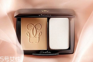 dior迪奧和嬌蘭粉餅?zāi)膫€(gè)好？