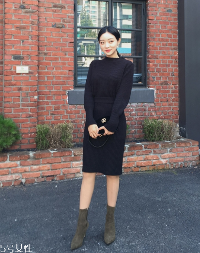 針織套裝配什么鞋子？彰顯時(shí)髦和個(gè)性