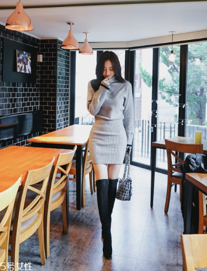 針織套裝配什么鞋子？彰顯時(shí)髦和個(gè)性