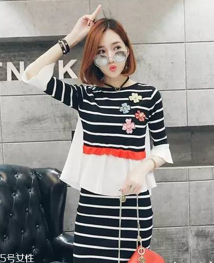 針織套裝配什么鞋子？彰顯時(shí)髦和個(gè)性