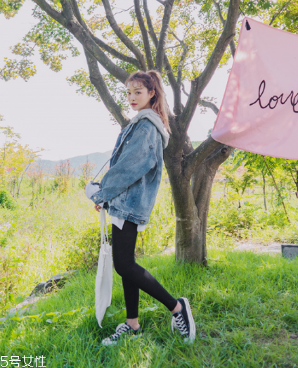 牛仔上衣配什么鞋子？輕松凹出街拍潮范