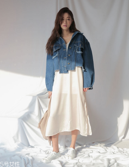 牛仔上衣配什么鞋子？輕松凹出街拍潮范