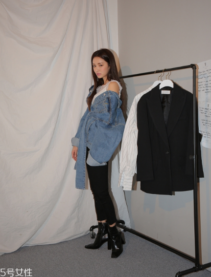 牛仔上衣配什么鞋子？輕松凹出街拍潮范