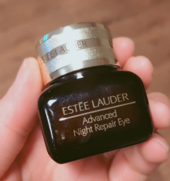 雅詩蘭黛小棕瓶眼霜適合多大年齡？所有年紀(jì)