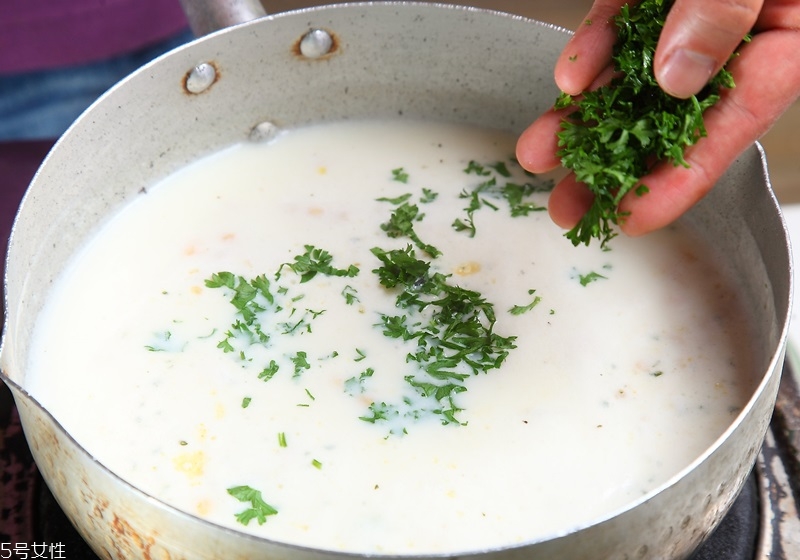 香芹怎么保存時(shí)間長(zhǎng)且新鮮 香芹怎么保存時(shí)間長(zhǎng)且新鮮