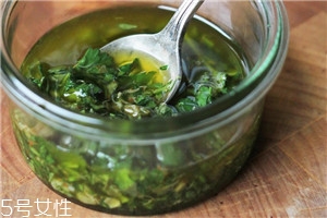 香芹怎么保存時(shí)間長(zhǎng)且新鮮 香芹怎么保存時(shí)間長(zhǎng)且新鮮