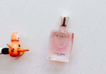 蘭蔻奇跡香水香味能持續(xù)多久？五個(gè)小時(shí)左右