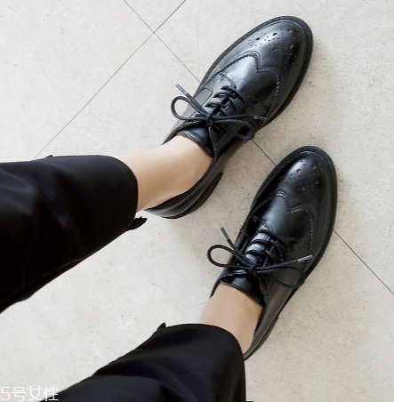 2022流行什么平底鞋？千萬不能錯過的流行爆款