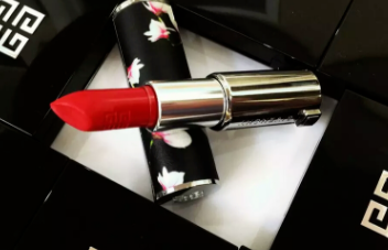 紀梵希小羊皮306是什么顏色？不挑皮的大紅色