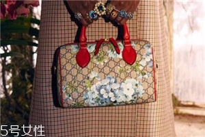 白領適合背什么款式包包？經(jīng)典款手袋來襲