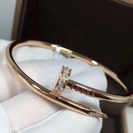 卡地亞手鐲可以刻字嗎？印證愛的箴言