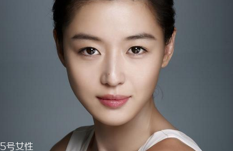 黑眼圈用哪種遮瑕膏最好 按顏色挑選遮瑕產(chǎn)品 黑眼圈用哪種遮瑕膏最好 按顏色挑選遮瑕產(chǎn)品