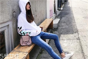 牛仔褲可以用洗衣機(jī)洗嗎？盡量少用洗衣機(jī)