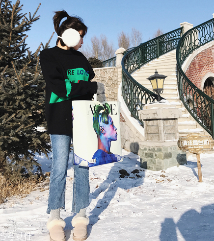 牛仔褲可以配皮鞋嗎？搭出時尚街拍范兒