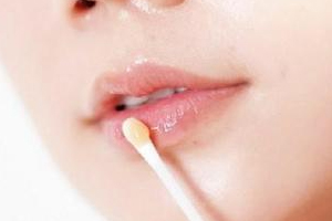 口紅雨衣適用于所有的口紅嗎？啞光口紅不適合