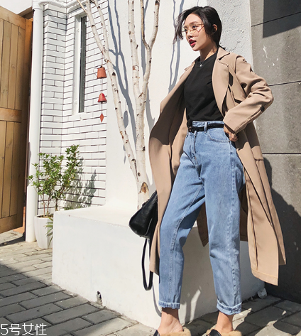 牛仔褲能用84洗嗎？會(huì)導(dǎo)致牛仔褲褪色