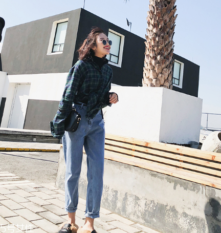 牛仔褲能用84洗嗎？會(huì)導(dǎo)致牛仔褲褪色