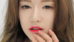 口紅雨衣用完會油么？紙巾抿一下不會油